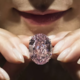 Najredkejši diamant na svetu očaral svet in podrl dražbene rekorde
