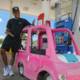 "Barbi mobil" je cenejši: visoke cene goriva spodbujajo Američane k improvizaciji