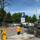 Izpuljena rampa in poškodovan uvoz: nov primer vandalizma v Štepanjskem naselju