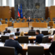 Kdo bo v poslanskih klopeh nadomestil ministre?
