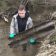 Pri čiščenju Kobiljskega potoka našli tudi nevarne azbestne odpadke
