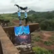 (VIDEO) 21-letnica skočila 40 metrov v globino, pozabili so jo privezati na bungee vrv