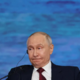 (VIDEO) Znova oživela ugibanja: Ali namesto Putina naokoli hodi njegov dvojnik?