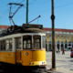 V Lizboni avtobus trčil v osebi na postajališču