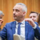 Tudi pod novo vlado je pri izbiri kadrov ključnega pomena strankarska izkaznica