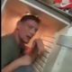Nasilnež, ki je žrtev silil lajati, se je pred policisti skušal skriti v hladilniku