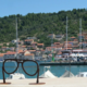 Vela Luka: solze, spomini in stoli, stari 70 let, v mestu Oliverja Dragojevića