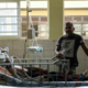 Panika zaradi komarjev: bolnišnice so polne, letos okuženih že več kot 77.000 ljudi