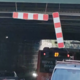 Nov incident na podvozu pri Situli, odtrgal se je prometni znak. Je prehod sploh še varen?