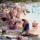 »To je trpljenje, ne pa oddih«: posnetek s prenatrpane hrvaške plaže sprožil burno razpravo