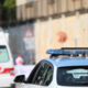 Umrl med postopkom: "Dovolj, na pomoč!" so bile zadnje besede vklenjenega
