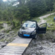 Navigacija ga je pripeljala na pohodniško pot: obtičal je na mostu, reševanje je trajalo štiri ure