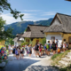 V vasi živi sedemnajst ljudi, vsak dan pa jo obišče na tisoče turistov: »Smo kot v živalskem vrtu!«