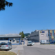V hudi vročini v dolgih rokavih in hlačah
