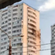 Ukrajina udarila s 390 droni, v okolici Moskve poškodovanih več zgradb