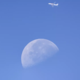 Musk pustil svoj pečat tudi na Luni: Fotografije razkrivajo krater po trku rakete SpaceX