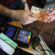Več bankomatov in brezplačni računi: banke žugajo z ustavno presojo