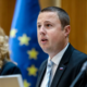 Mahnič z malo domišlije nad predsednico: "Sumim, da je povezana z ruskimi vohuni"