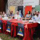Potovanje petih premier po poteh bližine