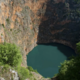 Dalmatinski fenomen: osupljivo jezero, v katero še nikomur ni uspelo vreči kamna