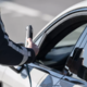Brez izpita in pijan v neregistriranem avtu z otroki