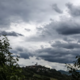 Tornado nad Slovenijo: pri Štanjelu posnet vrtinec, ki je za seboj pustil razdejanje