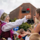 Od gledalcev do obrazov povorke: Sandra in Miha tradicijo živita tudi doma