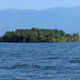 Sredi ogromnega kanadskega jezera našli skrivnostni otok