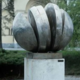 Pečenje krompirja na ljubljanski skulpturi, Moderna galerija opozarja na sporen poseg v kulturni spomenik