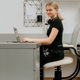Otroški pisarniški stol SpinaliS omogoča otrokom več gibanja