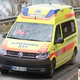 Med prevozom z reševalnim vozilom ob postopku policije umrl 61-letni moški