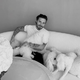 Brooklyn Beckham objavil fotografijo iz dnevne sobe – en kos pohištva takoj pritegnil pozornost | Dominvrt.si