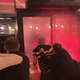 Grozljivka pred tekmo PSG - Newcastle: Navijači v lokal z Angleži metali bakle, prizori šokirajo! (video)
