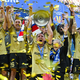 Slovenski nogometaš do lovorike, pokal je dvignil z legendo (video)