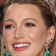 Blake Lively osupnila z nenevadno izbiro manikire: Baročna poslikava po navdihu cvetličnih tapet, je presenetljivo elegantna