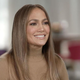 Jennifer Lopez dokazuje, da je priljubljen "teddy" plašč v modi tudi za zimo 2023