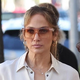 Ko gre 'oversize' predaleč! Jennifer Lopez v prevelikem džins pajacu požela nemalo kritik modnih poznavalcev