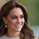 Videz, v katerem bomo preživeli letošnje praznike: Udoben stajling princese Kate Middleton vključuje nasprotje grdega božičnega puloverja