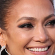V srajčni obleki in balerinkah: Jennifer Lopez, si to res ti? Zvezdnica čudovita v popolnem videzu, če ste nizki in vitki