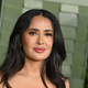 "Kupi lahko vse, le stila ne!" Videz Salme Hayek ob odprtju Notre-Dame ni prejel veliko pohval