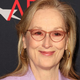 Če še vedno menite, da rdeča in roza ne sodita skupaj, vas bo 74-letna Meryl Streep s kombinacijo, ki jo je nosila na zmenku s tem svetovno znanim igralcem, prepričala!
