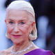 Diva brez konkurence: Helen Mirren pri 79 letih osupnila v obleki v kraljevskih barvah