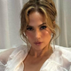 Jennifer Lopez in Sienna Miller za prihajajoče poletje potrdili trend boho oblek: Eleganten trend za ženske nad 50 let, ki skrije vse, kar želite skriti