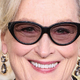 Formula Meryl Streep za večno mladosten videz na rdeči preprogi: Z elegantno belino in značilnimi dioptrijskimi očali zasenčila igralske kolegice