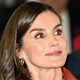 Stajling, ki ga boste želele posnemati: kraljica Letizia z modnim kosom, ki vas bo v hipu navdušil