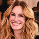 Manj je več: Julia Roberts očarala v preprosti obleki, ki ji je bila kot ulita