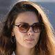 Mila Kunis je najboljši dokaz, da črtasta srajca v trenutku povzdigne še tako sproščen videz