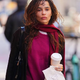 Kako kombinirati črne superge, da ne bodo videti zastarelo? Zoë Kravitz je pokazala preprost modni trik