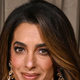 Ta eleganten trik za lase bo zaznamoval to sezono (nanj prisega tudi Amal Clooney)