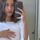Hailey Bieber vsako jutro popije "shot" kozarček tega (pravi, da gre za naravni detox)